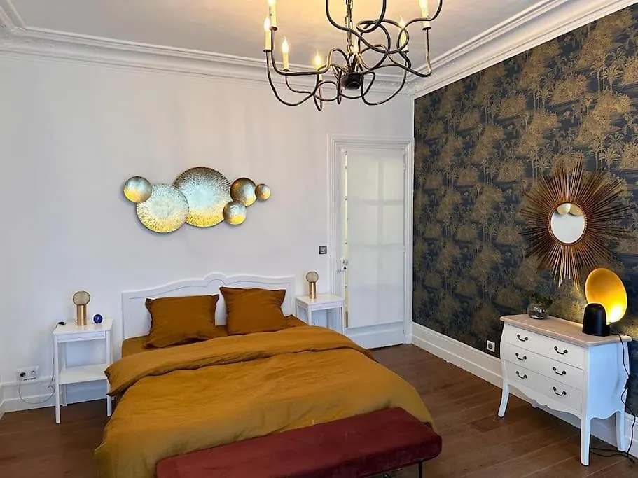 So Chic 72 Montmatre Apartement D'Exception Paris Apartment
